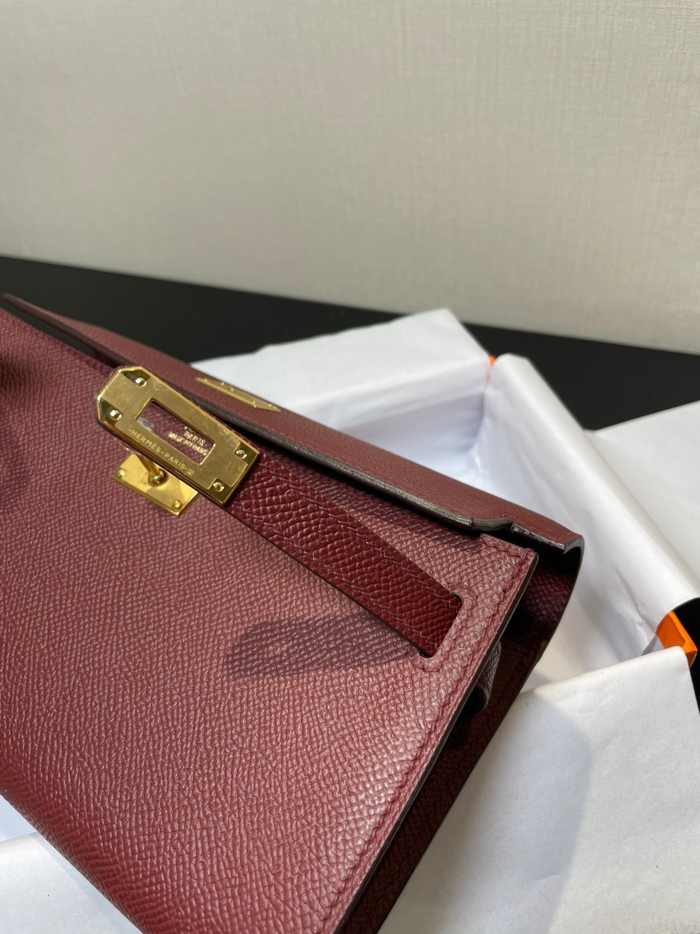 KELLY TO GO WALLET 20.5 ROUGH H EPSOM GOLD HARDWARE