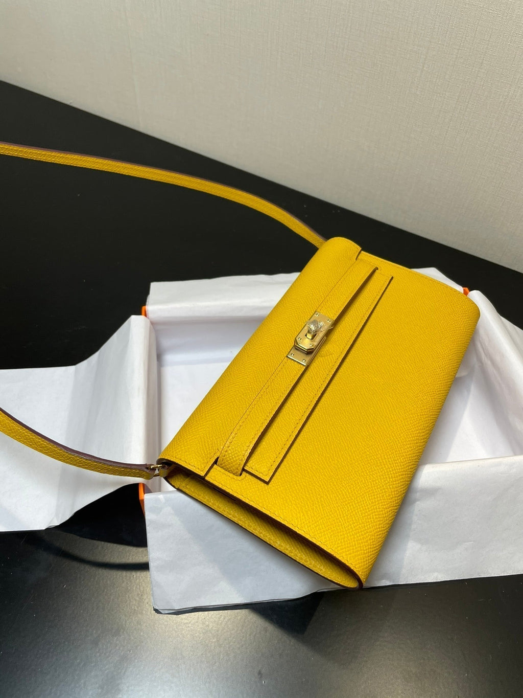 KELLY WOC 20,5 JAUNE EPSOM OR QUINCAILLERIE