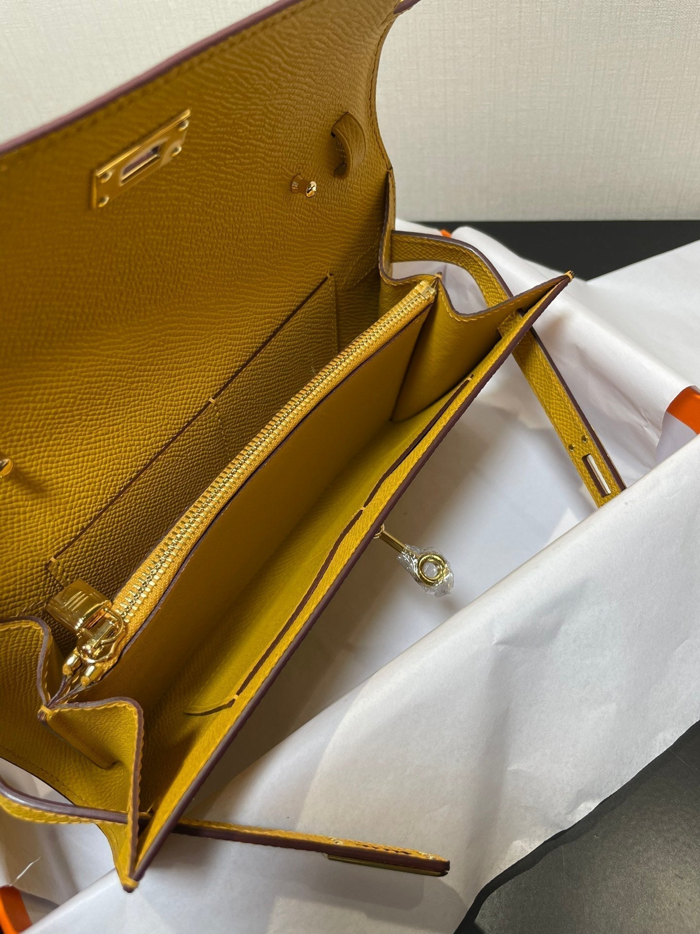 KELLY WOC 20,5 JAUNE EPSOM OR QUINCAILLERIE