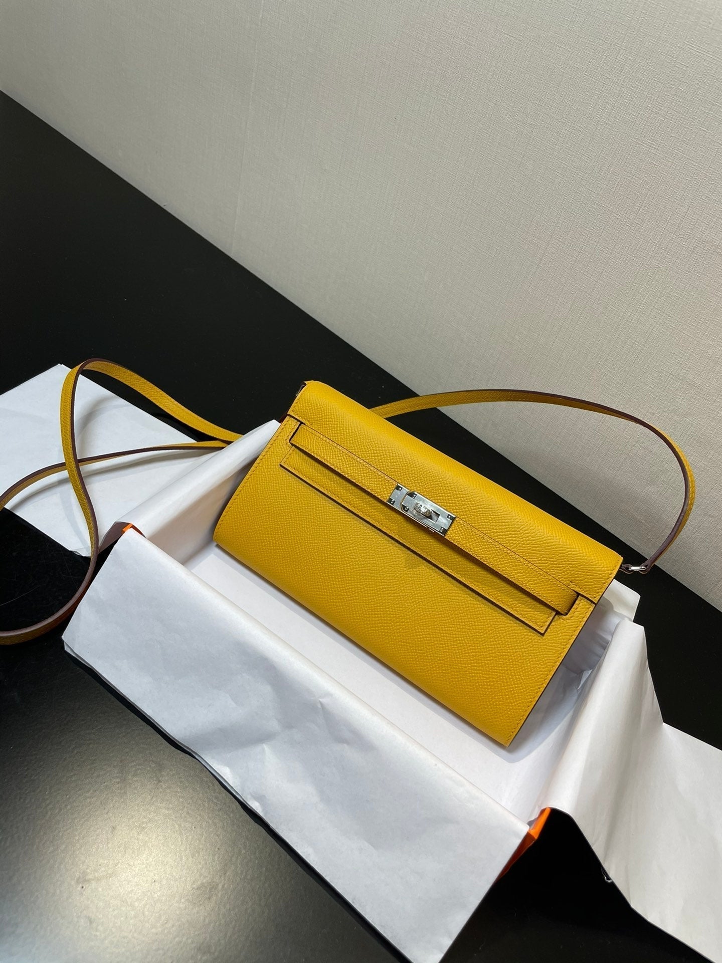 ケリー トゥ ゴー ウォレット 20.5 イエロー エプソム シルバー ハードウェア