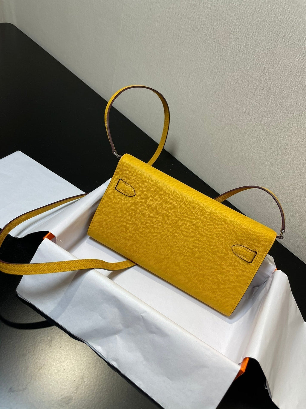 KELLY TO GO WALLET 20.5 YELLOW EPSOM SILVER HARDWARE
