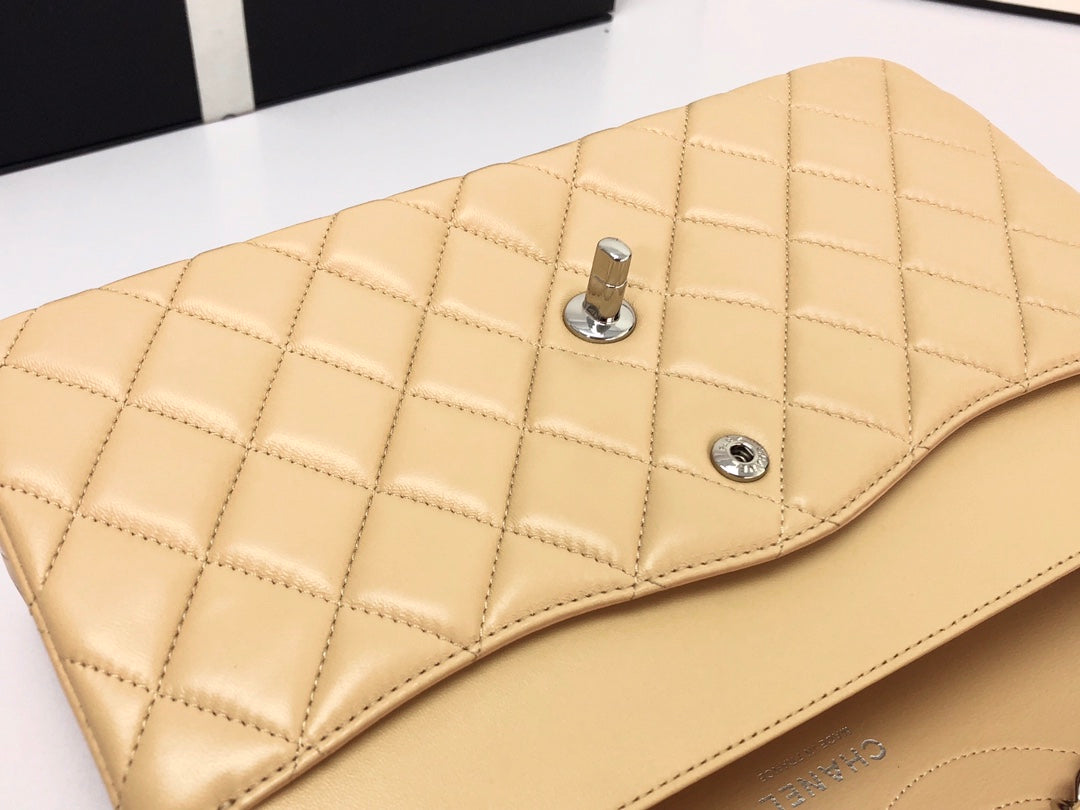 FLAP BAG JUMBO 30 LIGHT BEIGE LAMBSKIN SILVER HARDWARE