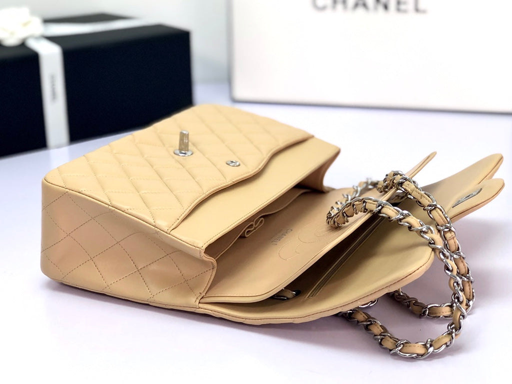 SAC À RABAT JUMBO 30 CUIR D'AGNEAU BEIGE CLAIR QUINCAILLERIE ARGENTÉE