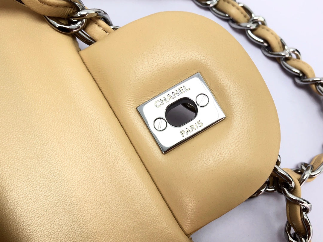 FLAP BAG JUMBO 30 LIGHT BEIGE LAMBSKIN SILVER HARDWARE