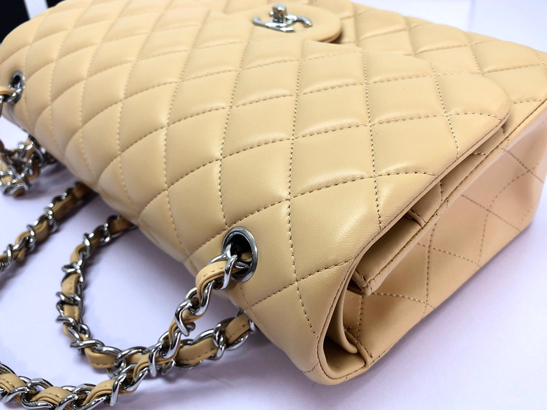 SAC À RABAT JUMBO 30 CUIR D'AGNEAU BEIGE CLAIR QUINCAILLERIE ARGENTÉE