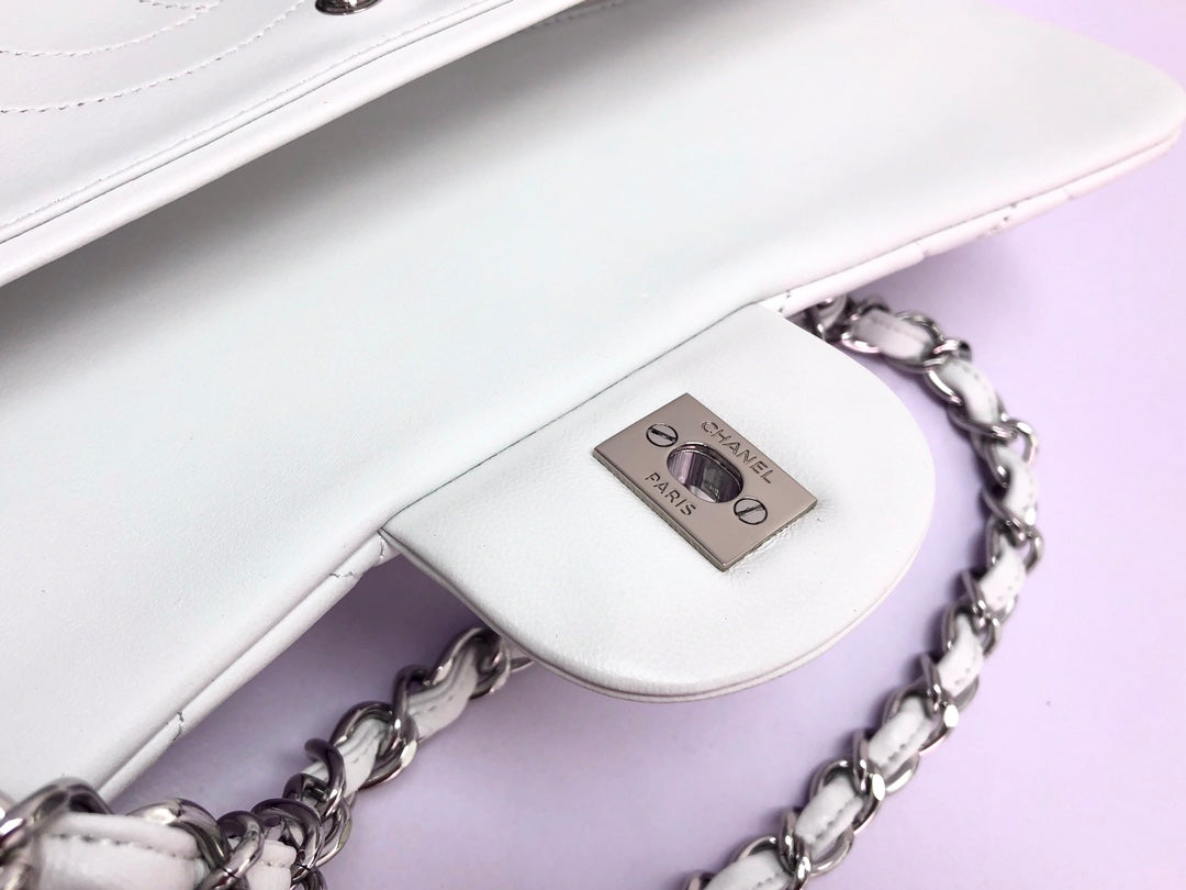 FLAP BAG JUMBO 30CM WHITE LAMBSKIN SILVER HARDWARE