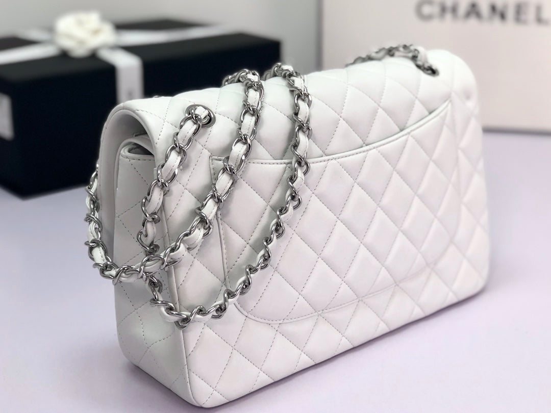 FLAP BAG JUMBO 30CM WHITE LAMBSKIN SILVER HARDWARE