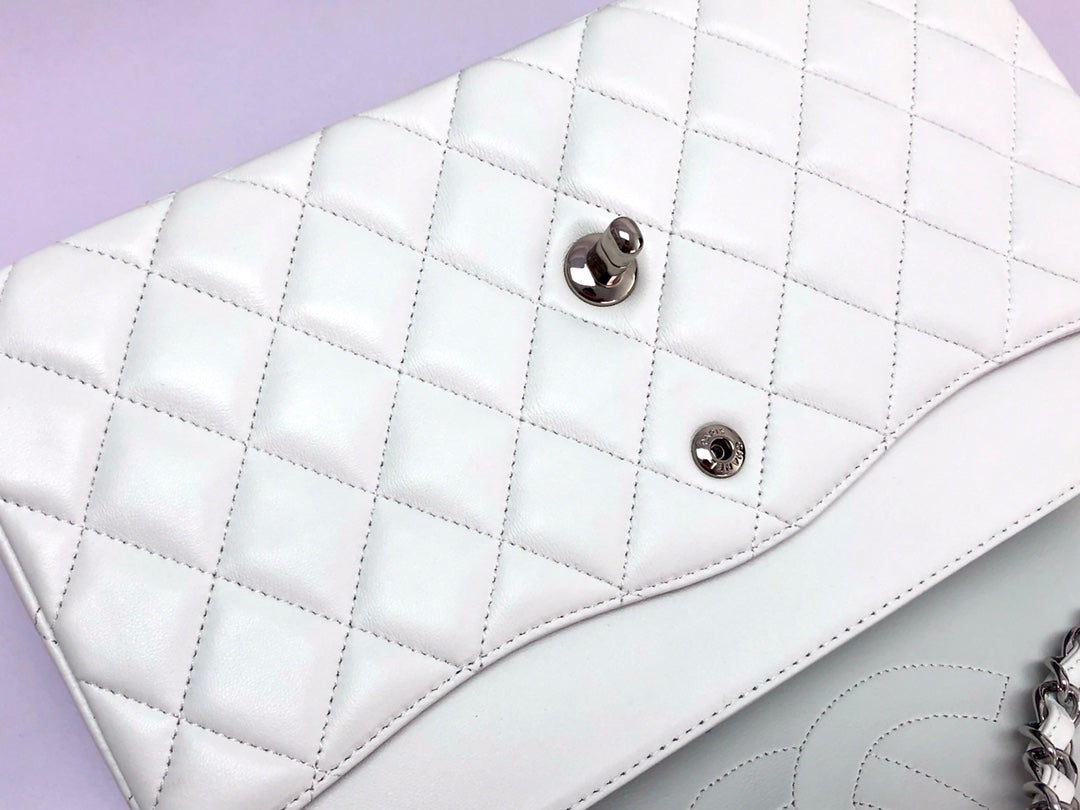 FLAP BAG JUMBO 30CM WHITE LAMBSKIN SILVER HARDWARE