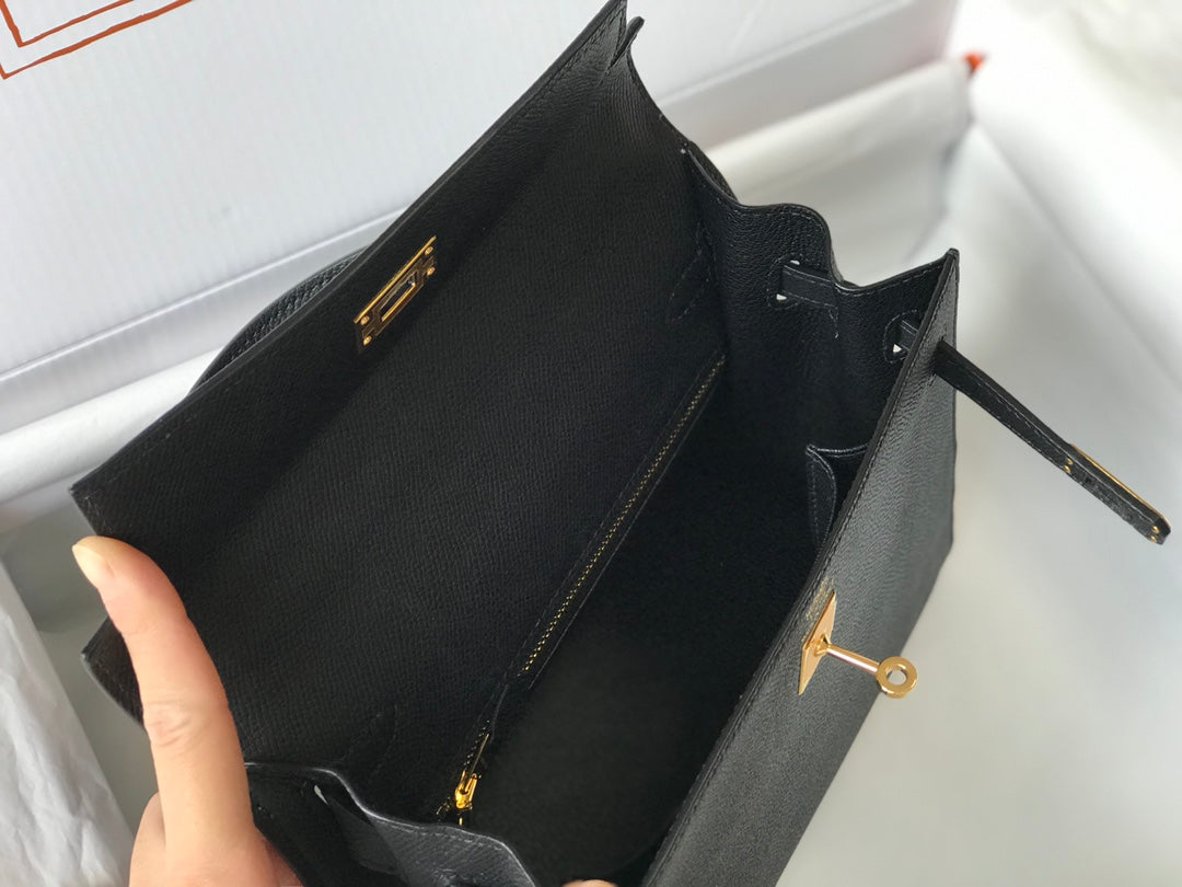 HM KELLY 32CM CUIR EPSOM NOIR QUINCAILLERIE DORÉ