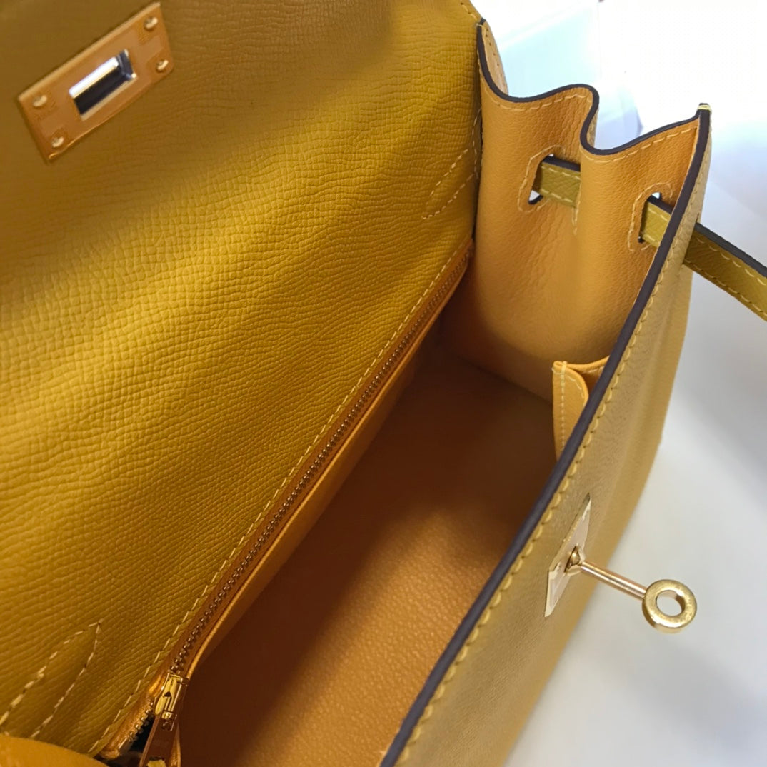 Sac HM Kelly 32 cm en cuir EPSOM jaune, matériel doré