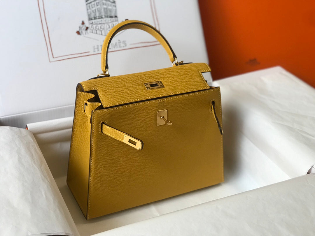Sac HM Kelly 32 cm en cuir EPSOM jaune, matériel doré