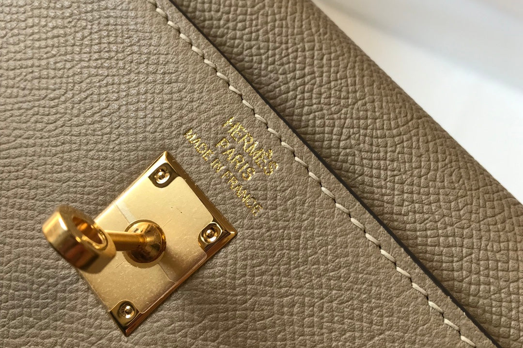 HM KELLY 32CM CUIR EPSOM TAUPE DÉSERT QUINCAILLERIE DORÉ