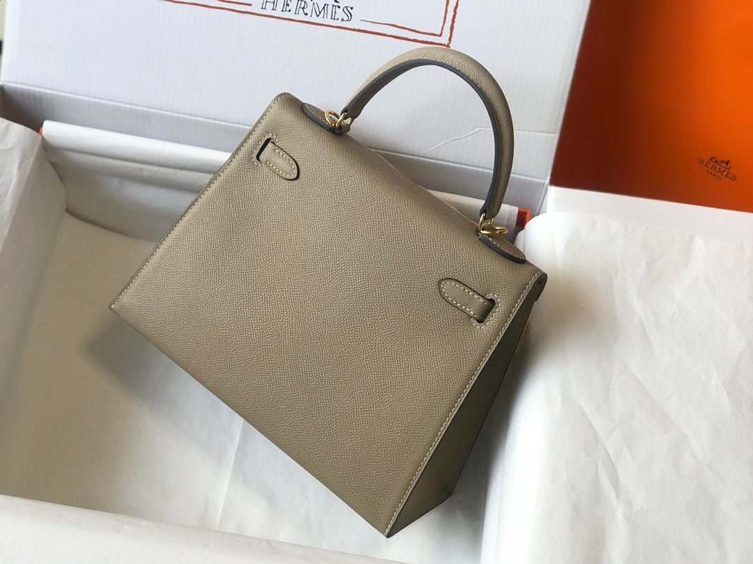 HM KELLY 32CM CUIR EPSOM TAUPE DÉSERT QUINCAILLERIE DORÉ