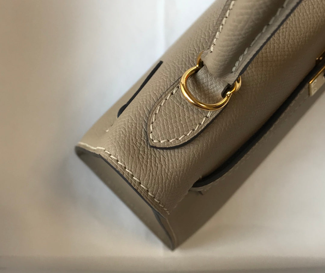 HM KELLY 32CM CUIR EPSOM TAUPE DÉSERT QUINCAILLERIE DORÉ