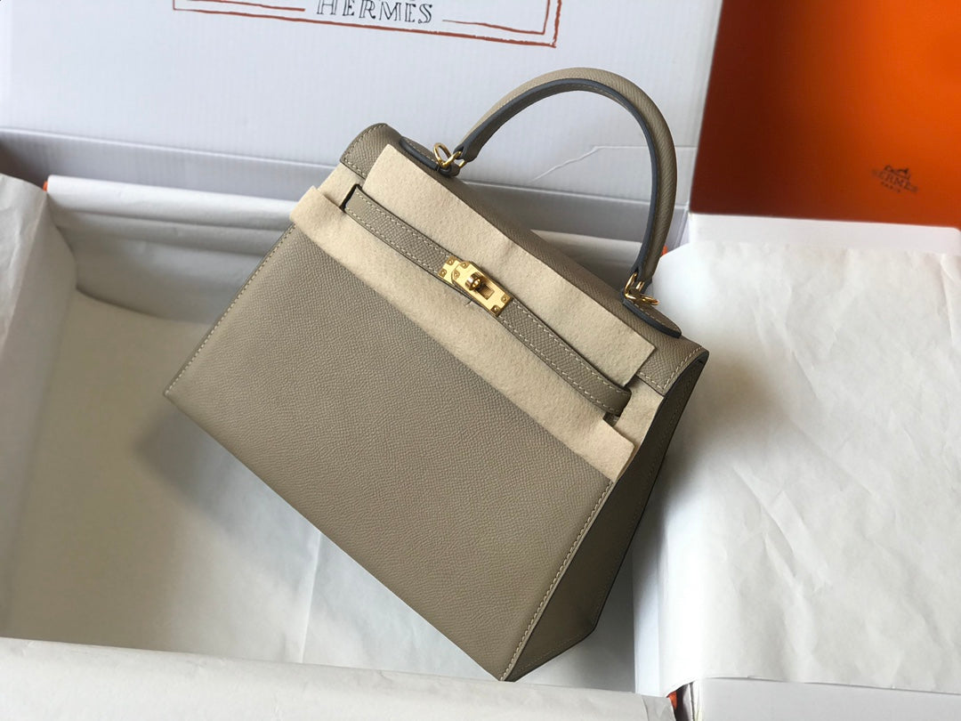 HM KELLY 32CM CUIR EPSOM TAUPE DÉSERT QUINCAILLERIE DORÉ