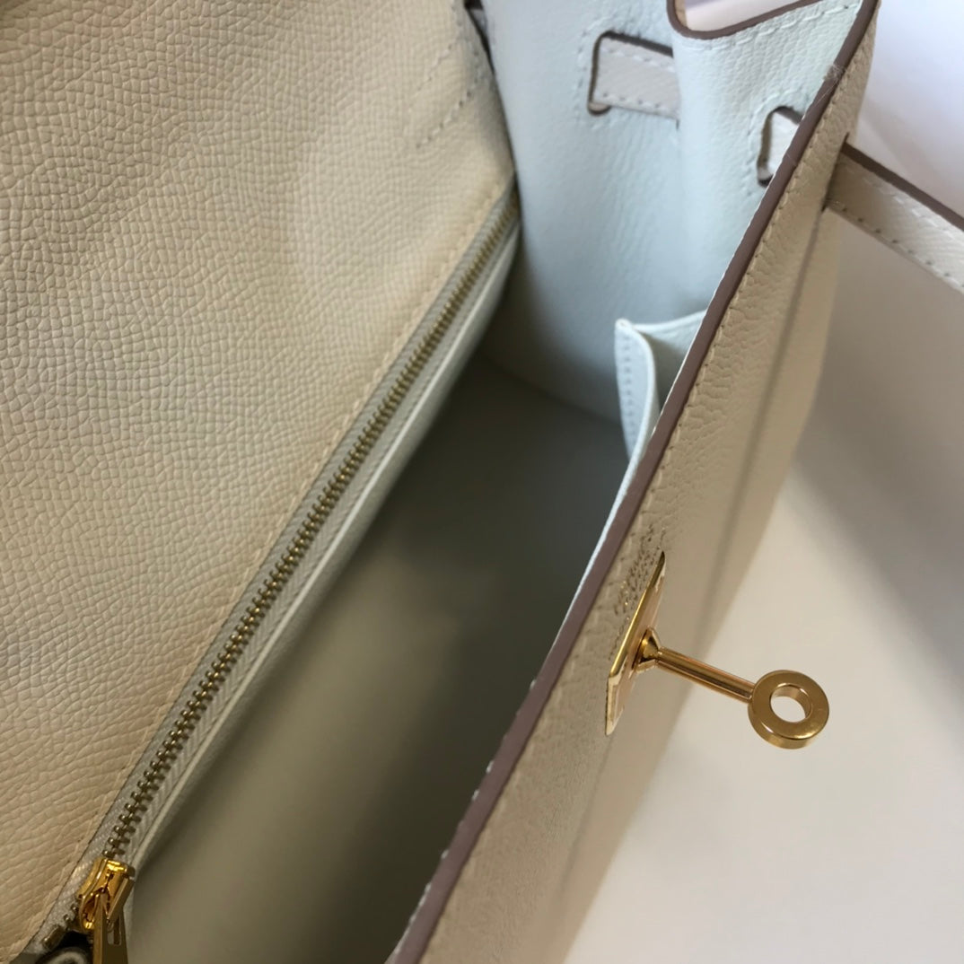 HM KELLY 32CM CUIR EPSOM BLANC QUINCAILLERIE DORÉ