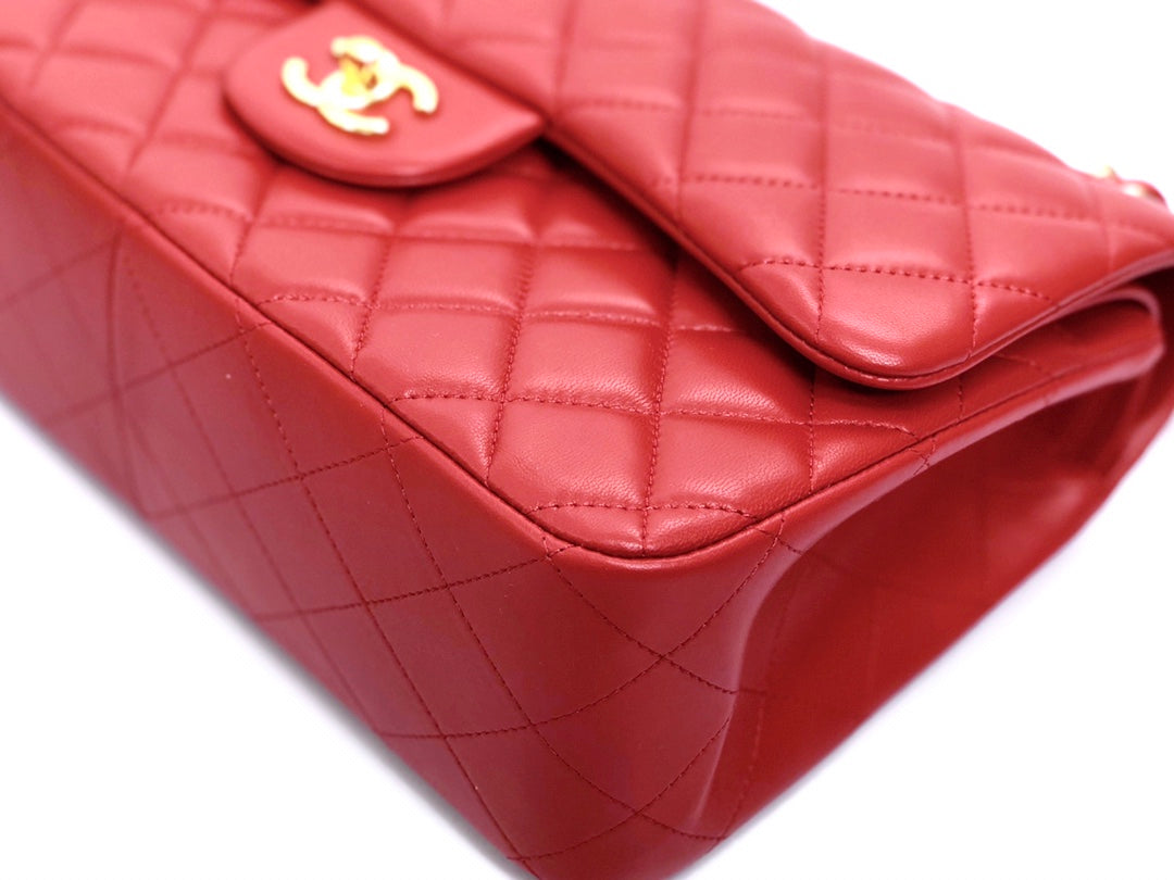 SAC À RABAT JUMBO 30 CM EN CUIR D'AGNEAU ROUGE QUINCAILLERIE DORÉ