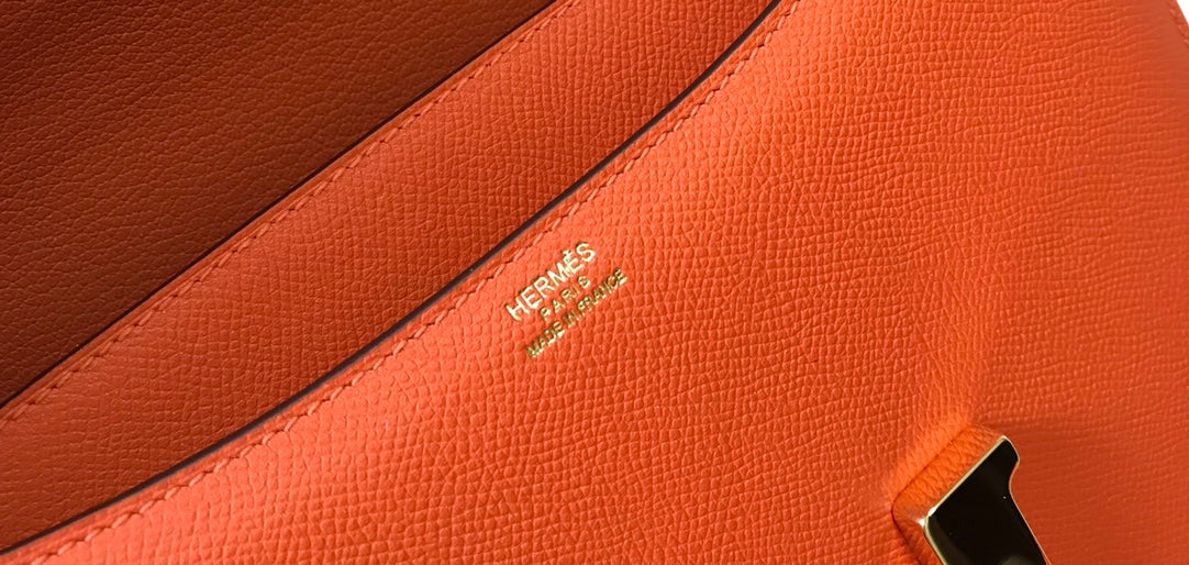 CONSTANCE 24 CUIR EPSOM ORANGE ROUGE QUINCAILLERIE OR