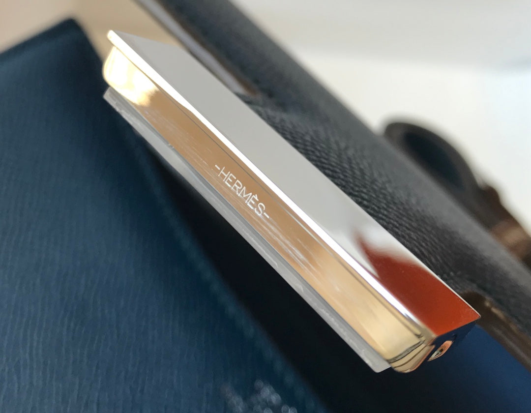 CONSTANCE 24 CUIR EPSOM BLEU QUINCAILLERIE ARGENTÉE