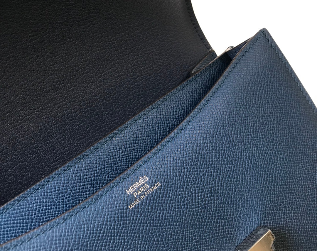 CONSTANCE 24 CUIR EPSOM BLEU QUINCAILLERIE ARGENTÉE