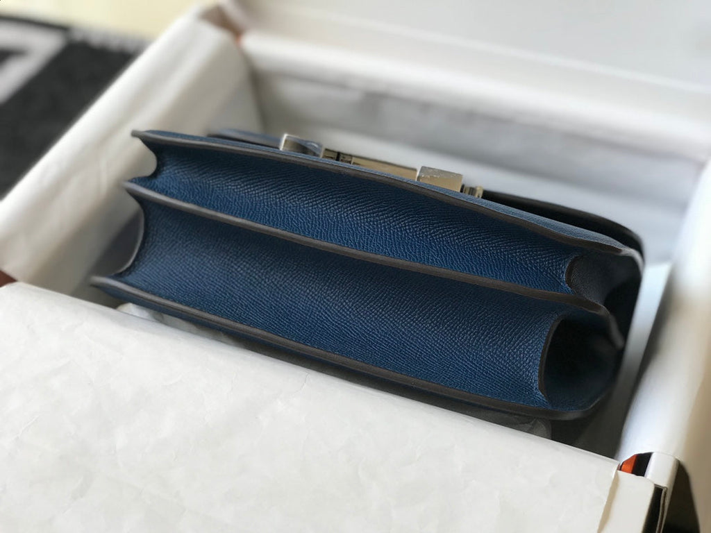 CONSTANCE 24 CUIR EPSOM BLEU QUINCAILLERIE ARGENTÉE