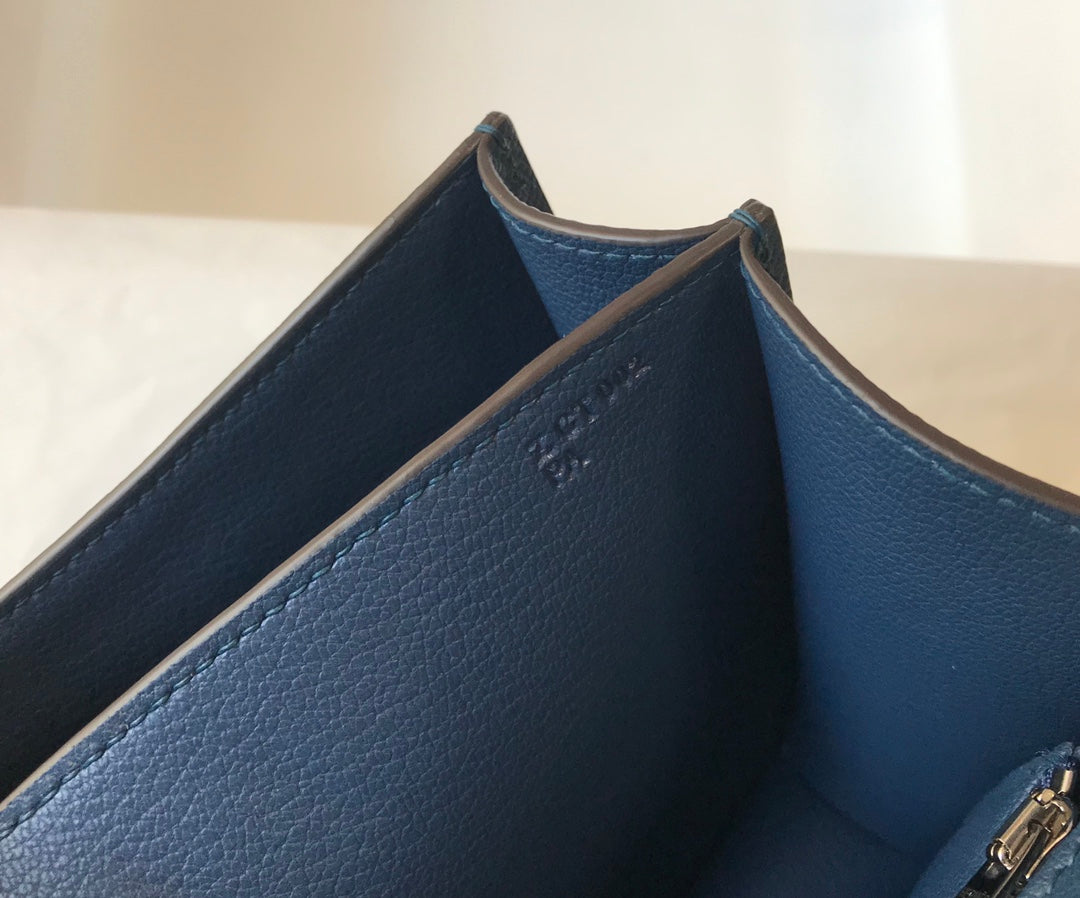 CONSTANCE 24 CUIR EPSOM BLEU QUINCAILLERIE ARGENTÉE