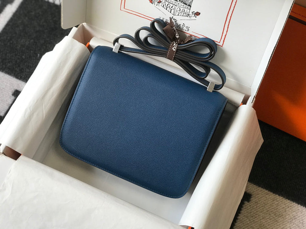 CONSTANCE 24 CUIR EPSOM BLEU QUINCAILLERIE ARGENTÉE