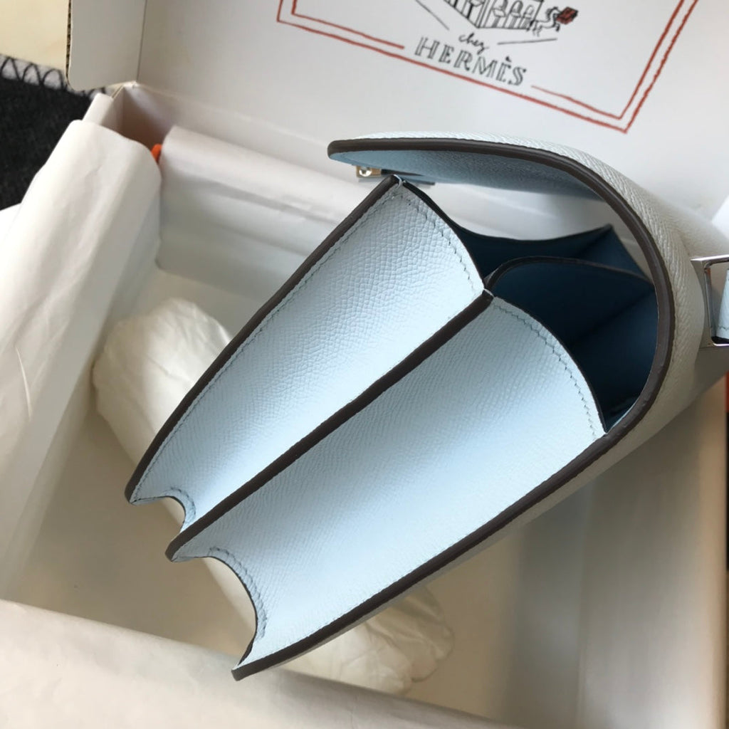 CONSTANCE 24 BLEU NUAGE CUIR EPSOM QUINCAILLERIE DORÉ
