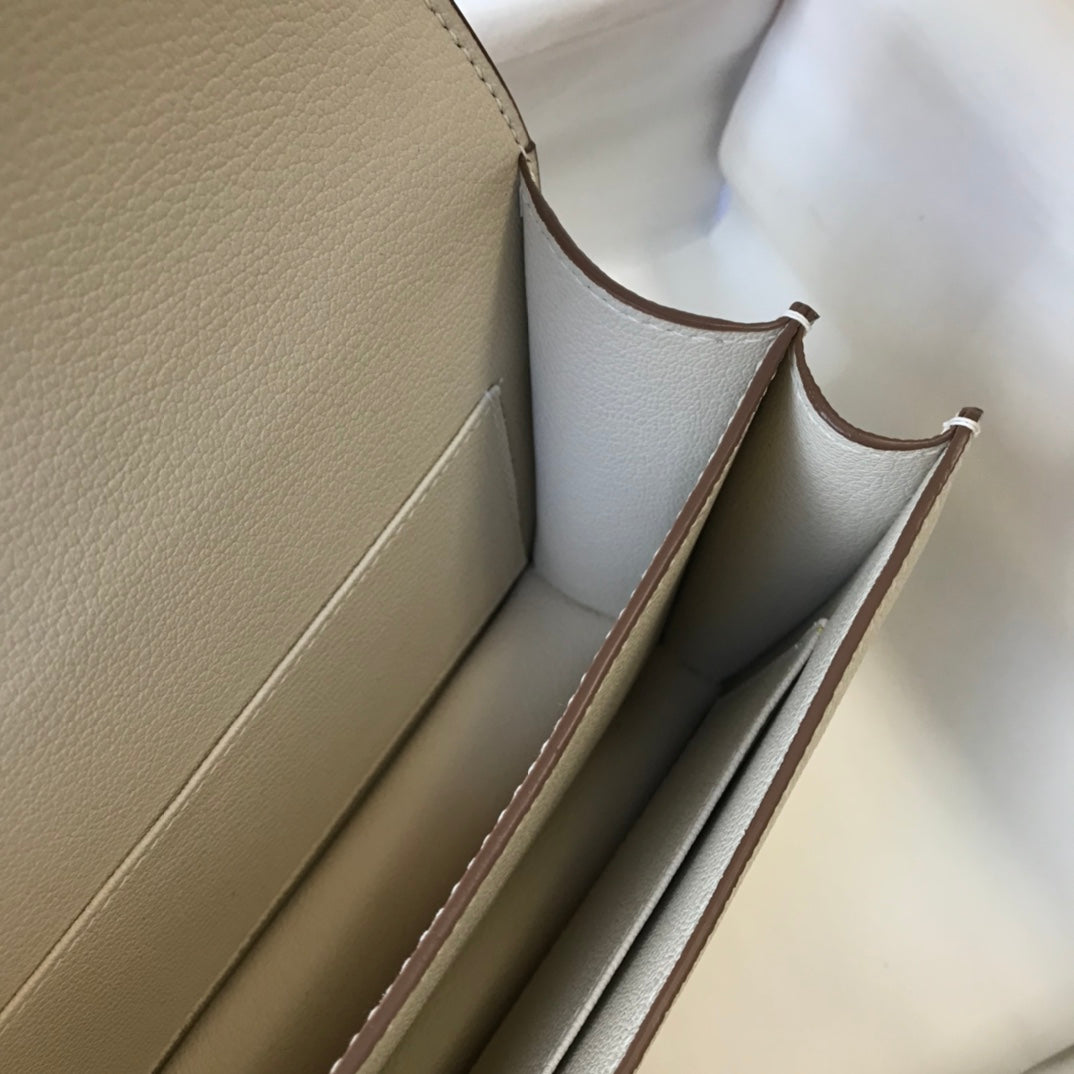 CONSTANCE 24 CUIR EPSOM CRÈME QUINCAILLERIE ARGENTÉE