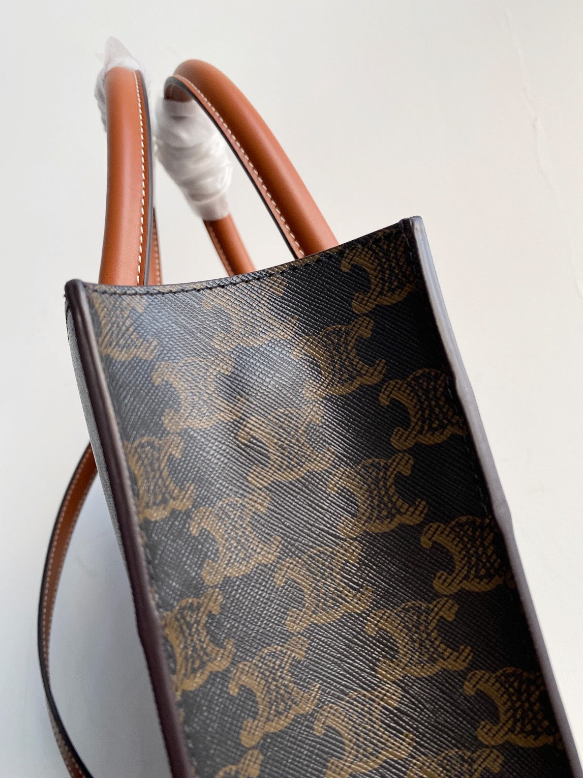 PETIT CABAS VERTICAL 28CM TOILE TRIOMPHE NOIRE CUIR DE VEAU TAN