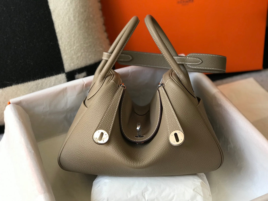 SAC HM LINDY 26 CUIR TAURILLON CLEMENCE KAKI