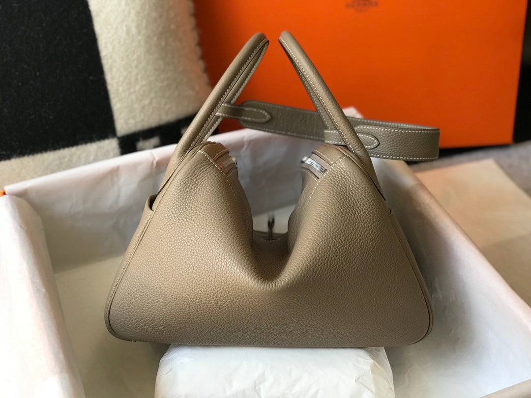 SAC HM LINDY 30 CUIR TAURILLON CLEMENCE KAKI