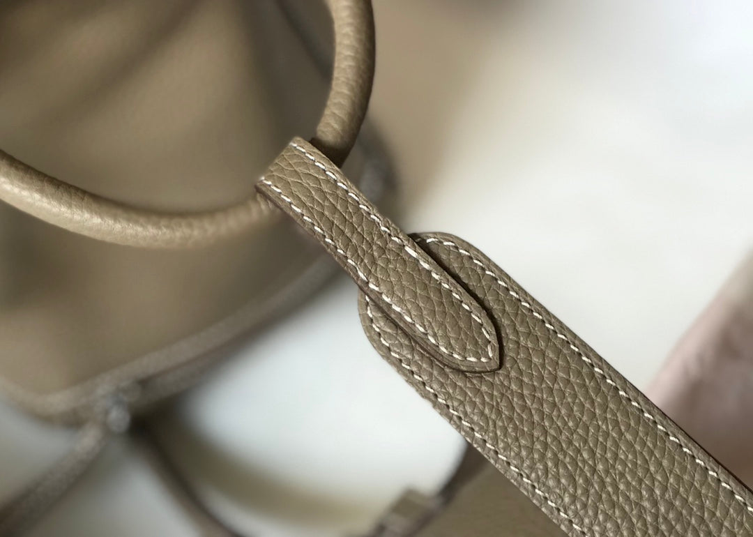 SAC HM LINDY 30 CUIR TAURILLON CLEMENCE KAKI