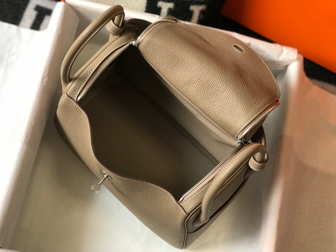 SAC HM LINDY 26 CUIR TAURILLON CLEMENCE KAKI