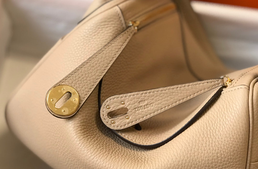 SAC HM LINDY 30 CUIR TAURILLON CLEMENCE BEIGE