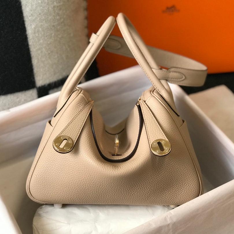SAC HM LINDY 30 CUIR TAURILLON CLEMENCE BEIGE