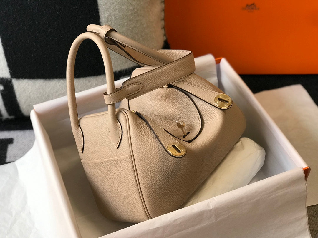 SAC HM LINDY 30 CUIR TAURILLON CLEMENCE BEIGE