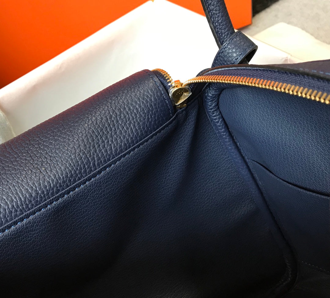 SAC HM LINDY 26 EN CUIR TAURILLON CLEMENCE BLEU MARINE