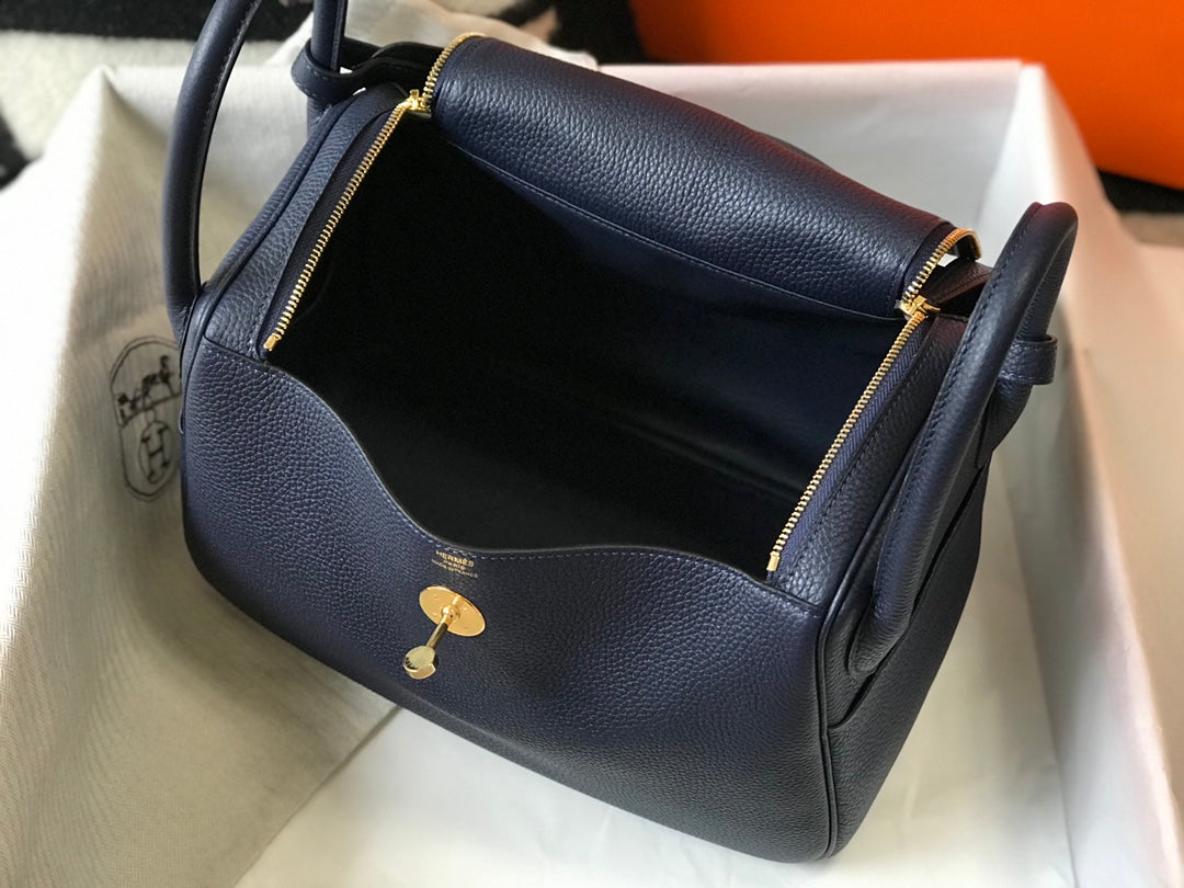 SAC HM LINDY 26 EN CUIR TAURILLON CLEMENCE BLEU MARINE