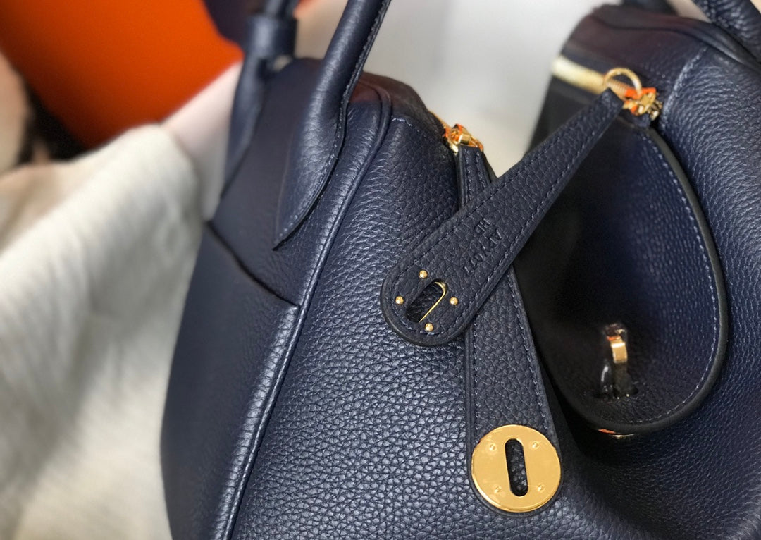 SAC HM LINDY 26 EN CUIR TAURILLON CLEMENCE BLEU MARINE