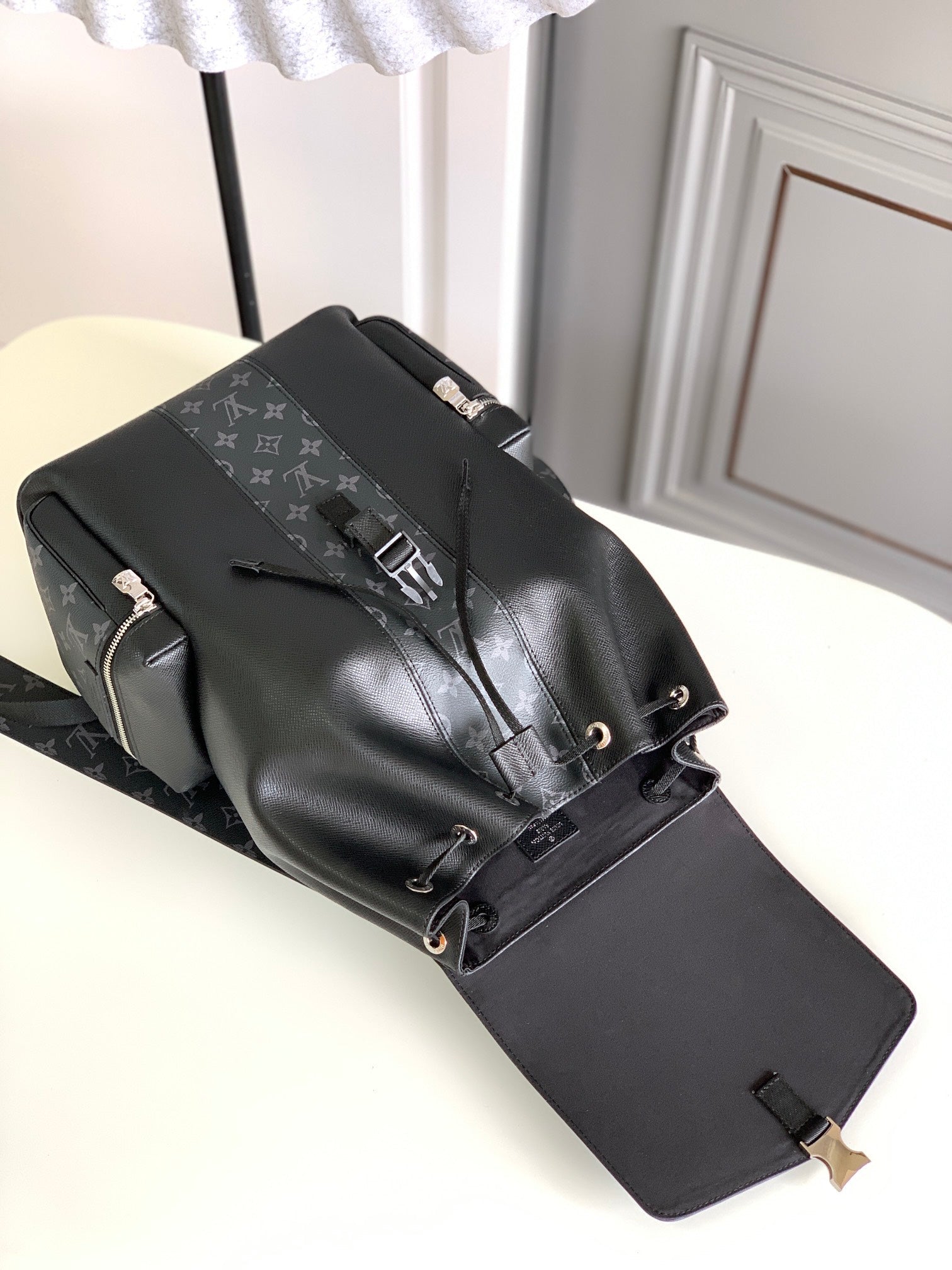 SAC À DOS 45 EN CUIR DE VEAU NOIR ET TOILE ÉCLIPSE MONOGRAMME GUN METAL