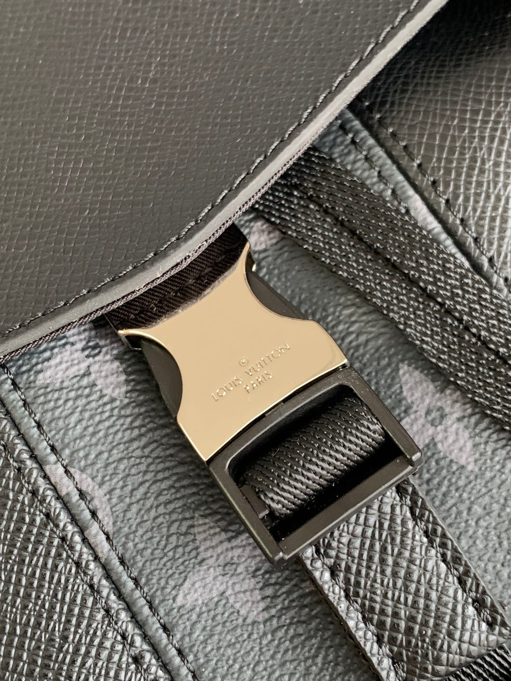 SAC À DOS 45 EN CUIR DE VEAU NOIR ET TOILE ÉCLIPSE MONOGRAMME GUN METAL