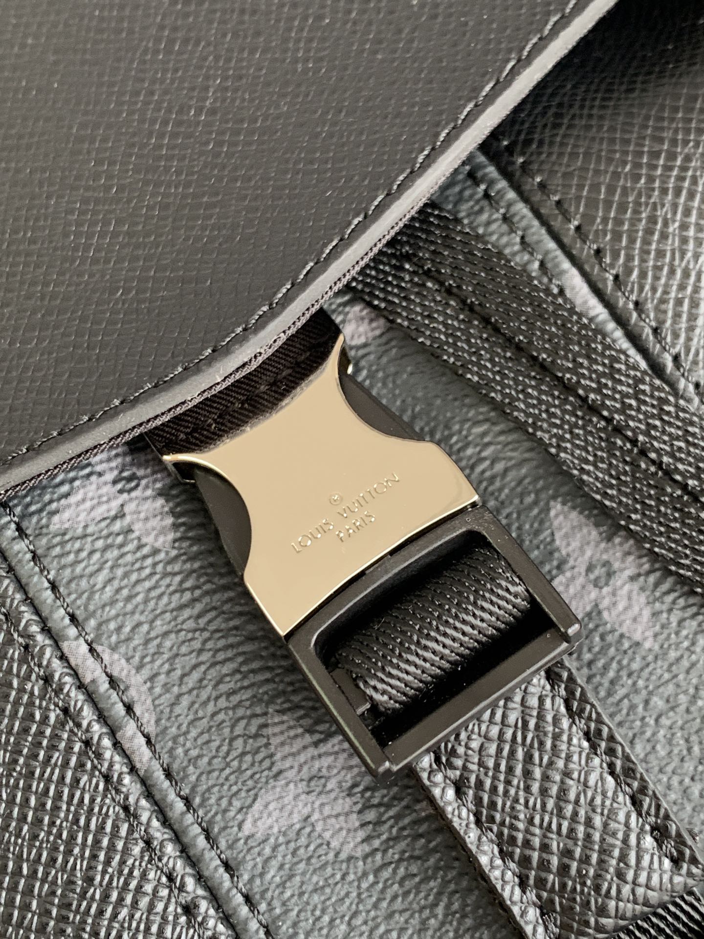 SAC À DOS 45 EN CUIR DE VEAU NOIR ET TOILE ÉCLIPSE MONOGRAMME GUN METAL