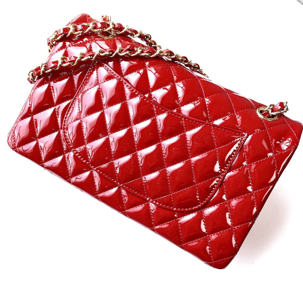 SAC À RABAT MOYEN 25 CM EN CUIR DE VEAU VERNI ROUGE QUINCAILLERIE DORÉE