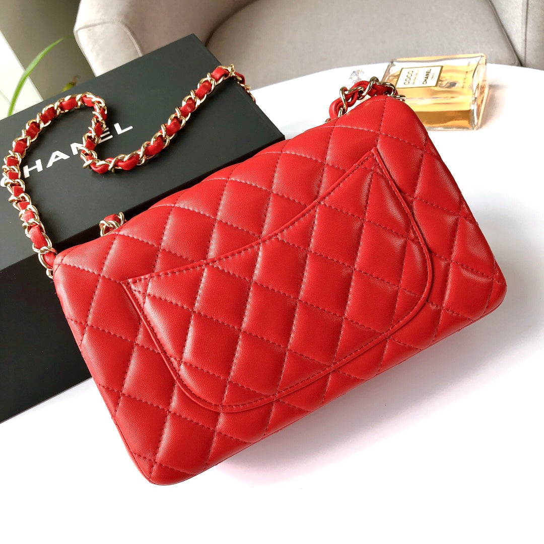 MINI SAC À RABAT RECTANGLE 20 CM EN CUIR D'AGNEAU ROUGE QUINCAILLERIE DORÉ