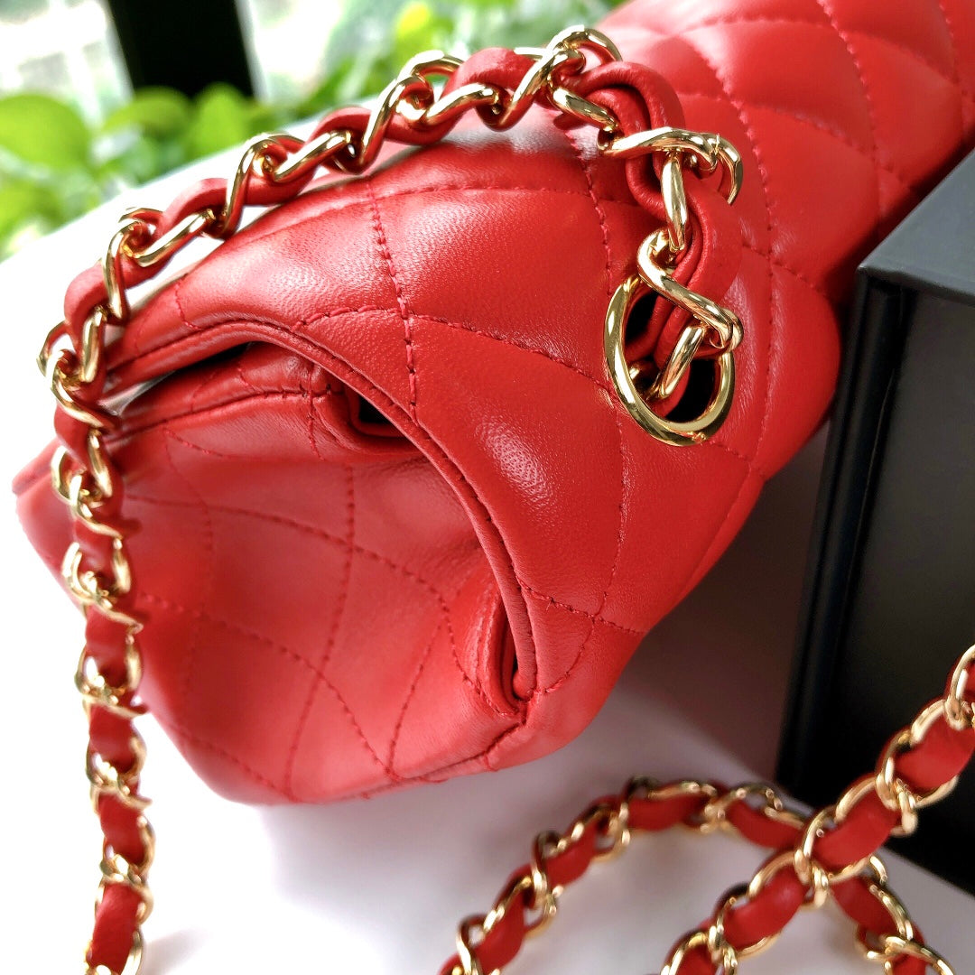 MINI SAC À RABAT RECTANGLE 20 CM EN CUIR D'AGNEAU ROUGE QUINCAILLERIE DORÉ
