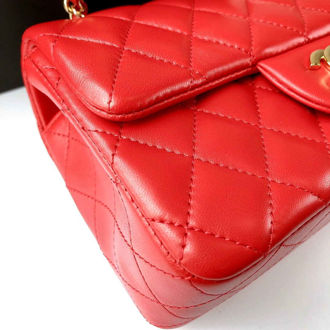 MINI SAC À RABAT RECTANGLE 20 CM EN CUIR D'AGNEAU ROUGE QUINCAILLERIE DORÉ