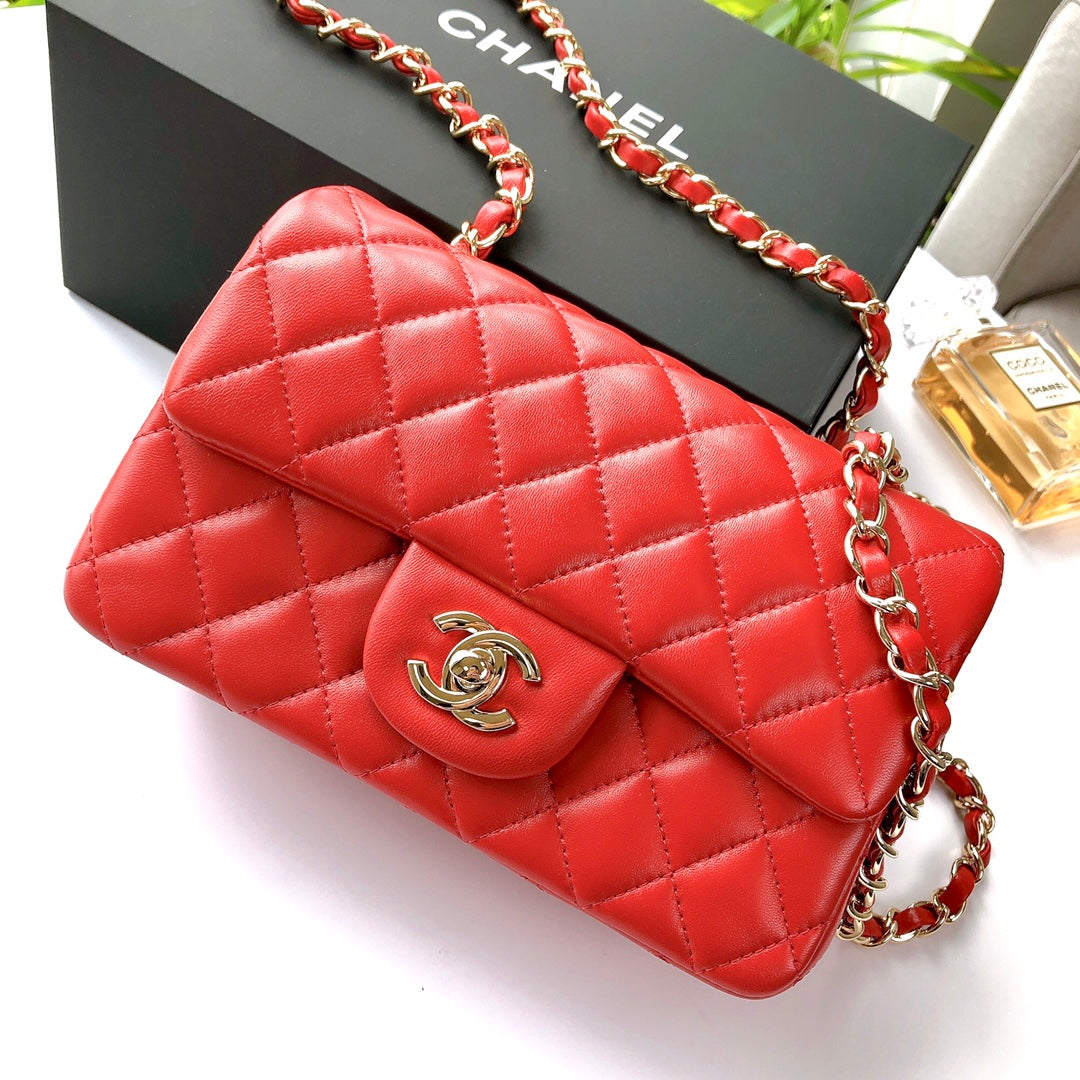 MINI SAC À RABAT RECTANGLE 20 CM EN CUIR D'AGNEAU ROUGE QUINCAILLERIE DORÉ