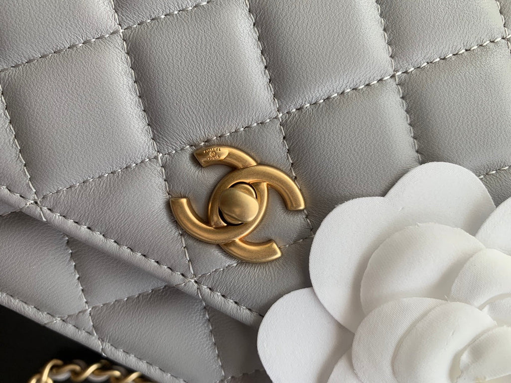 WOC CLASSIQUE 19CM CUIR D'AGNEAU BLANC QUINCAILLERIE DORÉ