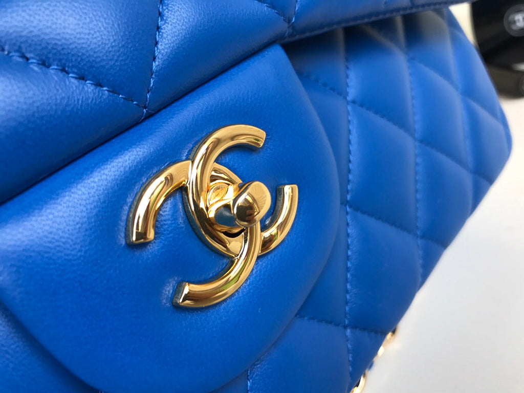 SAC À RABAT JUMBO 30 EN CUIR D'AGNEAU BLEU ET QUINCAILLERIE DORÉ